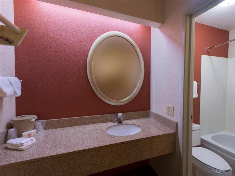 Red Roof Inn St Clairsville - Wheeling West St. Clairsville Екстер'єр фото