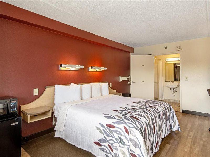 Red Roof Inn St Clairsville - Wheeling West St. Clairsville Екстер'єр фото
